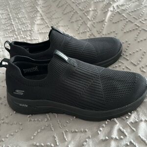 Sketchers ArchFit Size 9